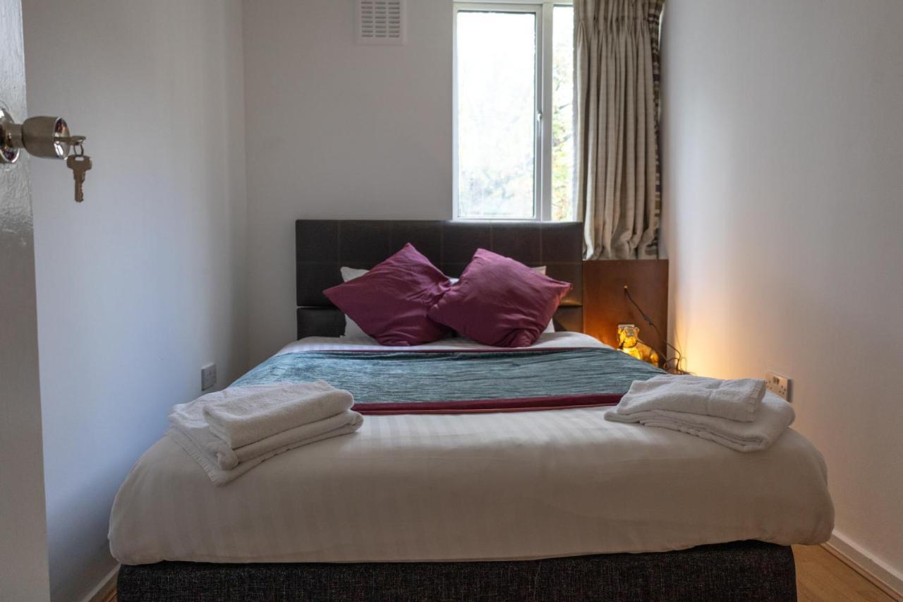 Villa London - 4 Bed - Sleeps 8 - Garden - Pet Friendly Exterior foto
