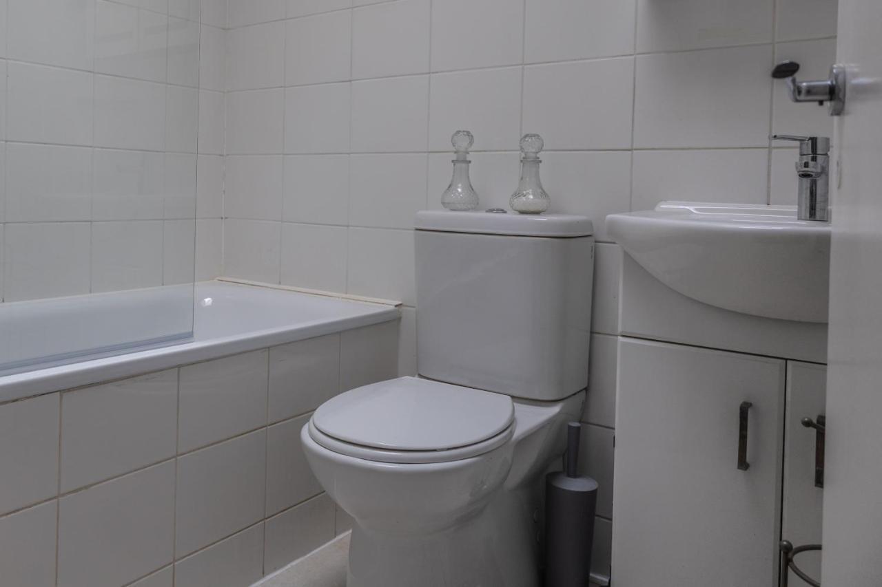 Villa London - 4 Bed - Sleeps 8 - Garden - Pet Friendly Exterior foto